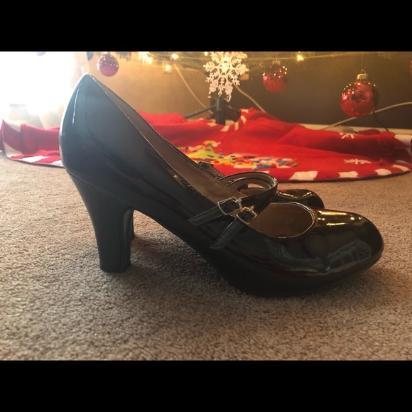 Black patent leather maryjane style heels - Picture 3 of 4